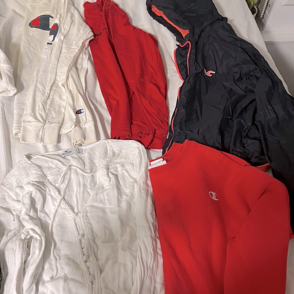 4 pieces of clothes just for 30 dollars!! Original brands and free shipping!